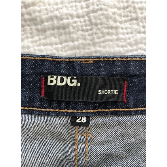 Urban Outfitters BDG jean shorts - size 28 - Picture 2 of 3
